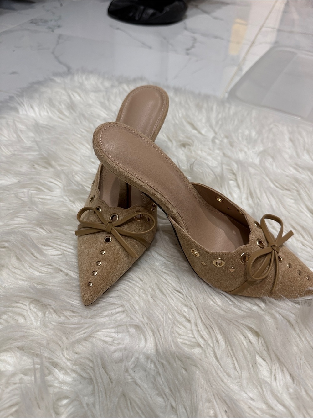 Classic Pointed Toe Tan Mule with Bow Detail